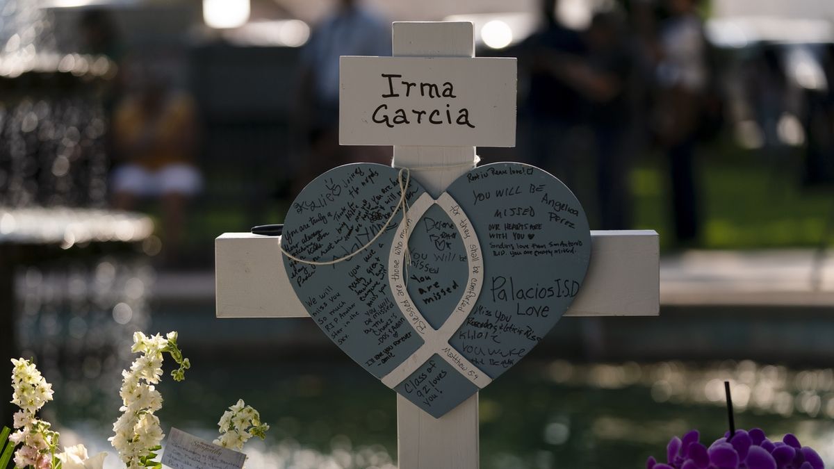 Manžel učitelky zastřelené v Texasu zemřel žalem na infarkt